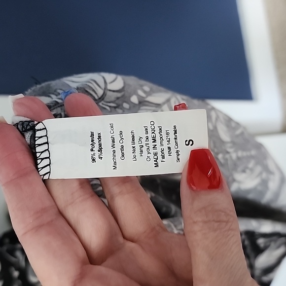 LuLaRoe Julia Black Feather Pattern Dress Small UNICORN - Picture 3 of 3